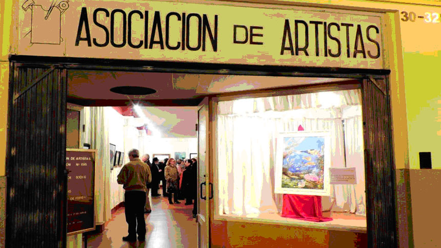 Reunión de un colectivo artístico en uno de los espacios de arte independientes autogestionados